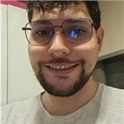 Profesor empatico con enseñanza adaptada al estudiante y dinámico.